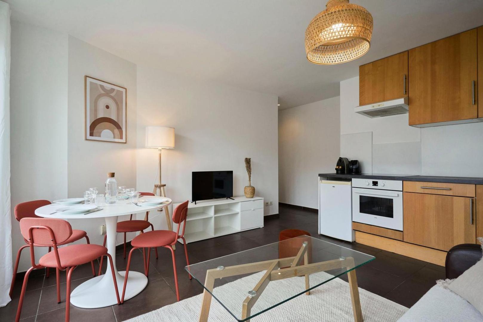 Hypercentre Two Bedrooms 70m2 Apartment *